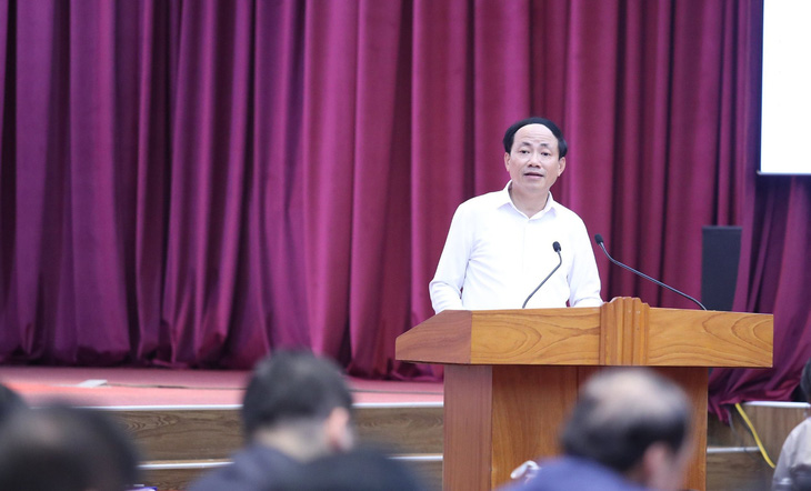 Phó bí thư Tỉnh ủy, Chủ tịch UBND tỉnh Bình Định Phạm Anh Tuấn báo cáo tại buổi làm việc